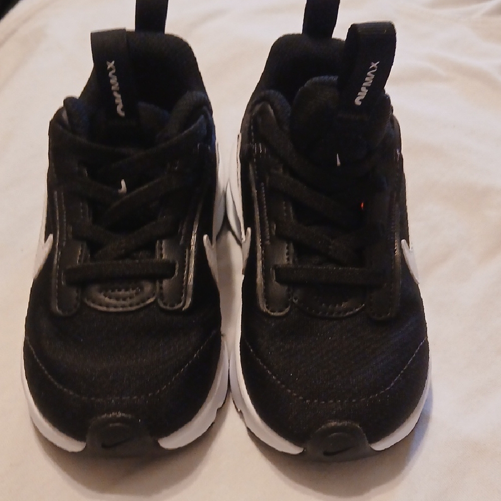 Kids SZ 9C Nike AIR MAX Black/White Sneakers